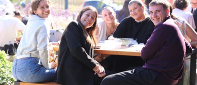BTS en lycée ou école de commerce : quelles différences ?