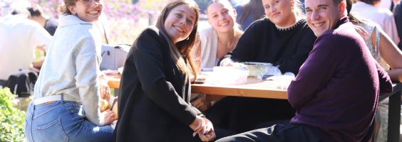 BTS en lycée ou école de commerce : quelles différences ?