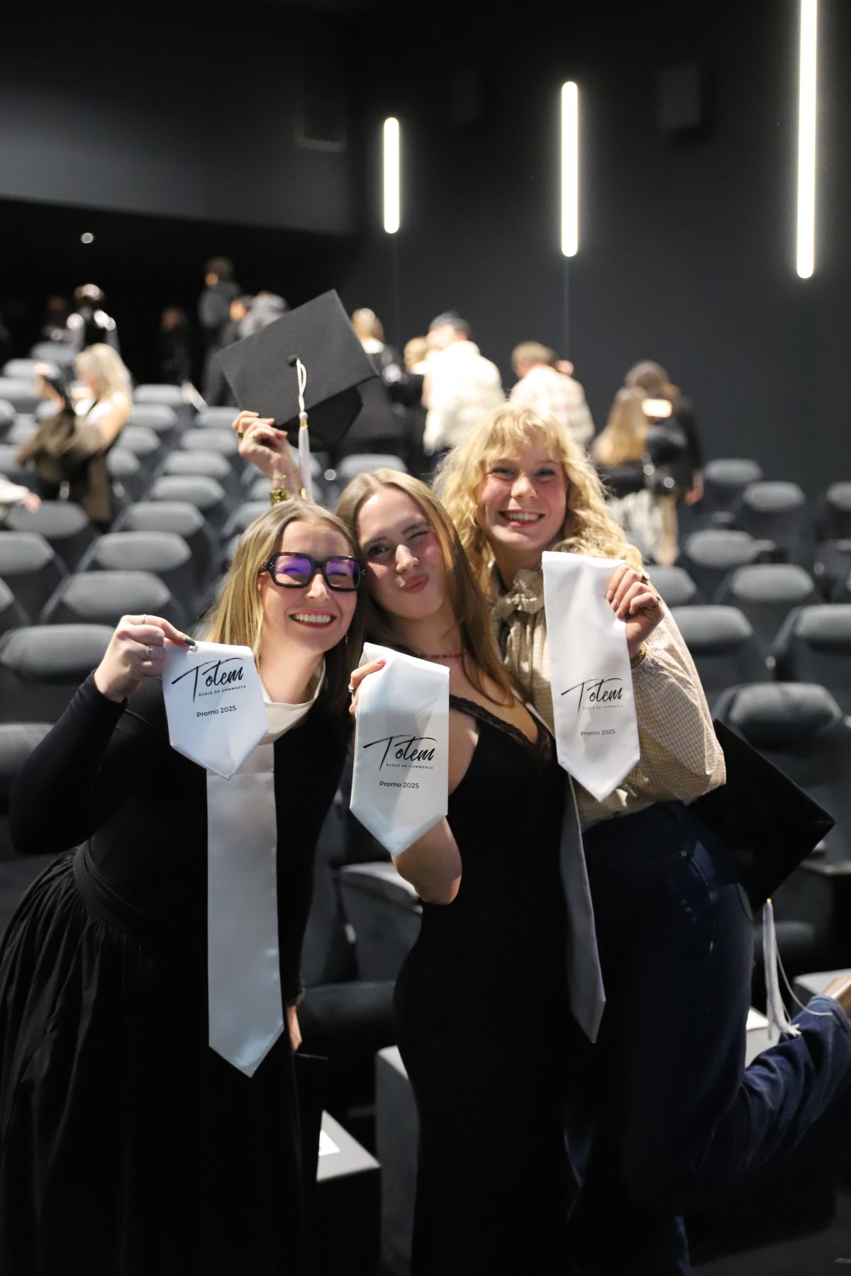 Dipl&ocirc;m&eacute;s de l'&eacute;cole totem formation &agrave; rennes ecole de commerce